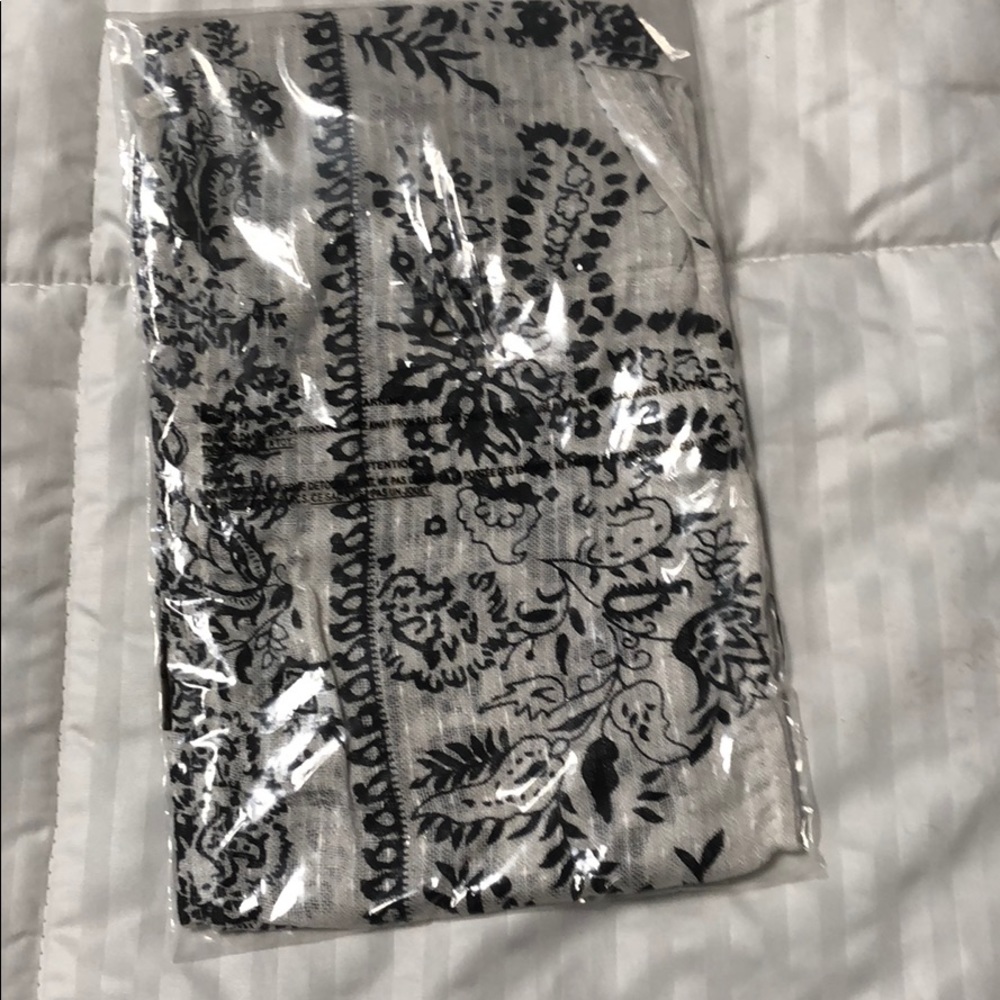 Scarf - Picture 2 of 2